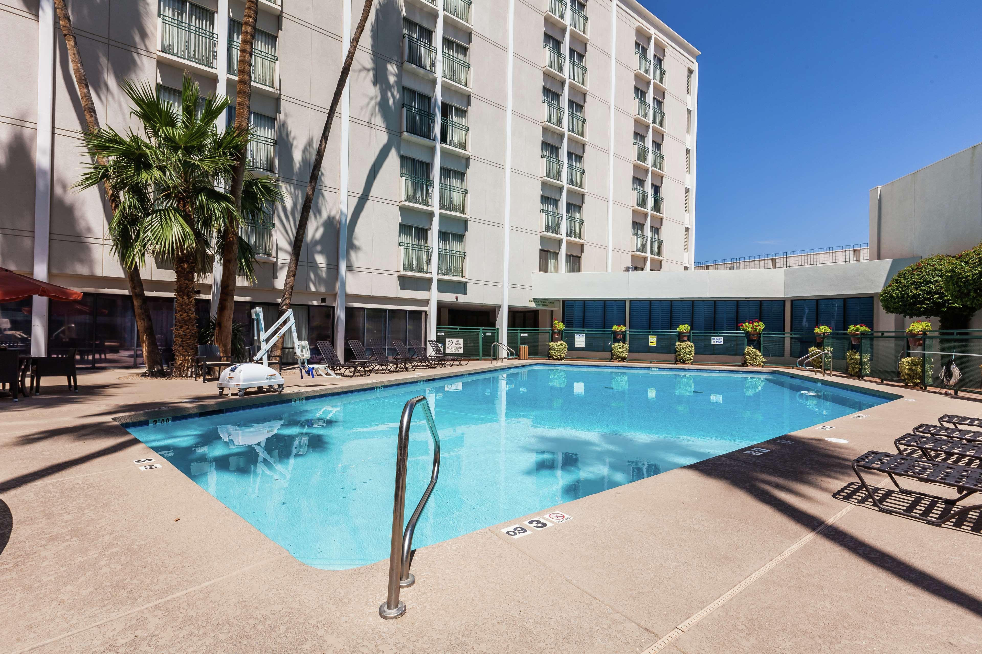 Hilton Garden Inn Phoenix Midtown Exteriör bild