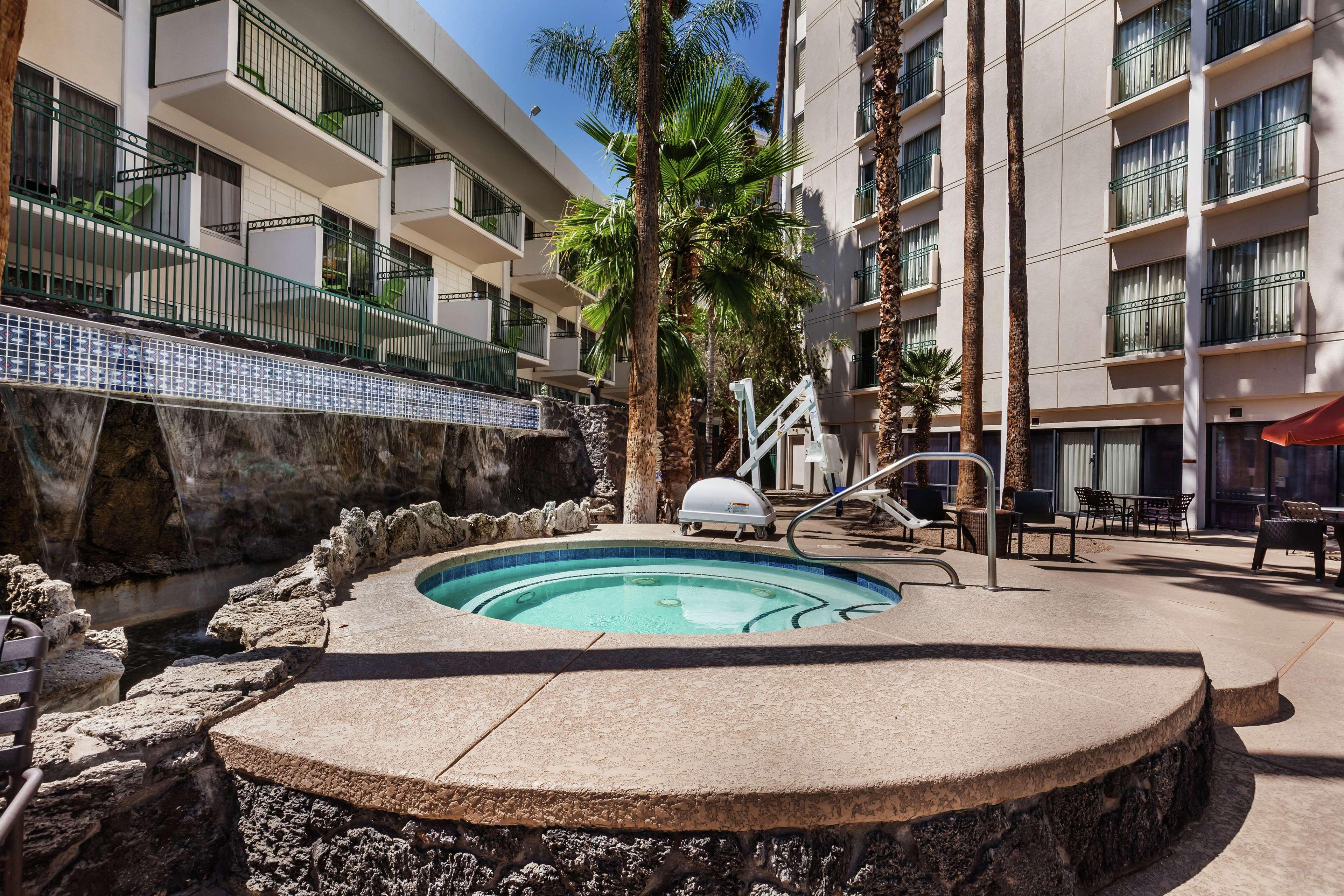 Hilton Garden Inn Phoenix Midtown Exteriör bild