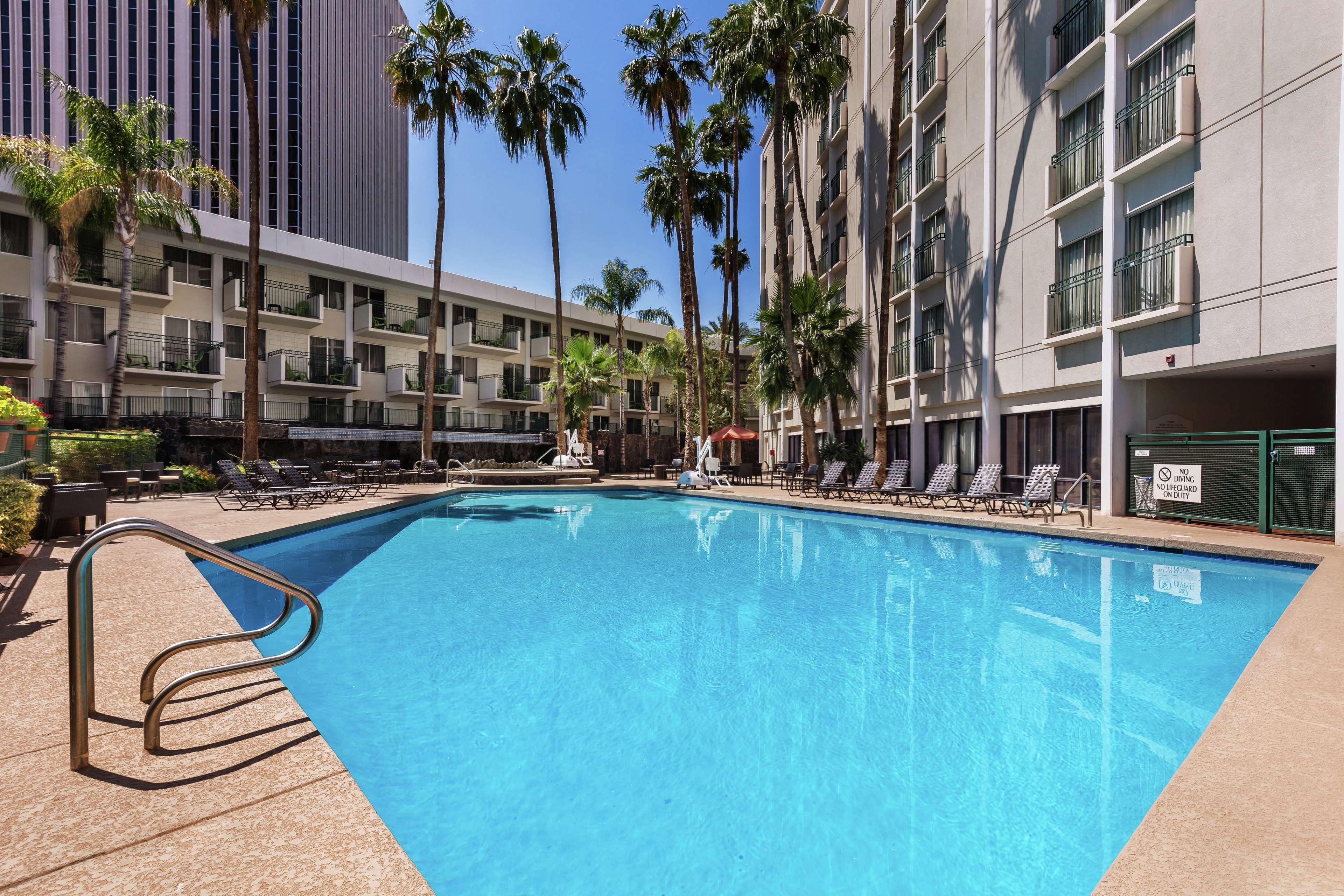 Hilton Garden Inn Phoenix Midtown Exteriör bild